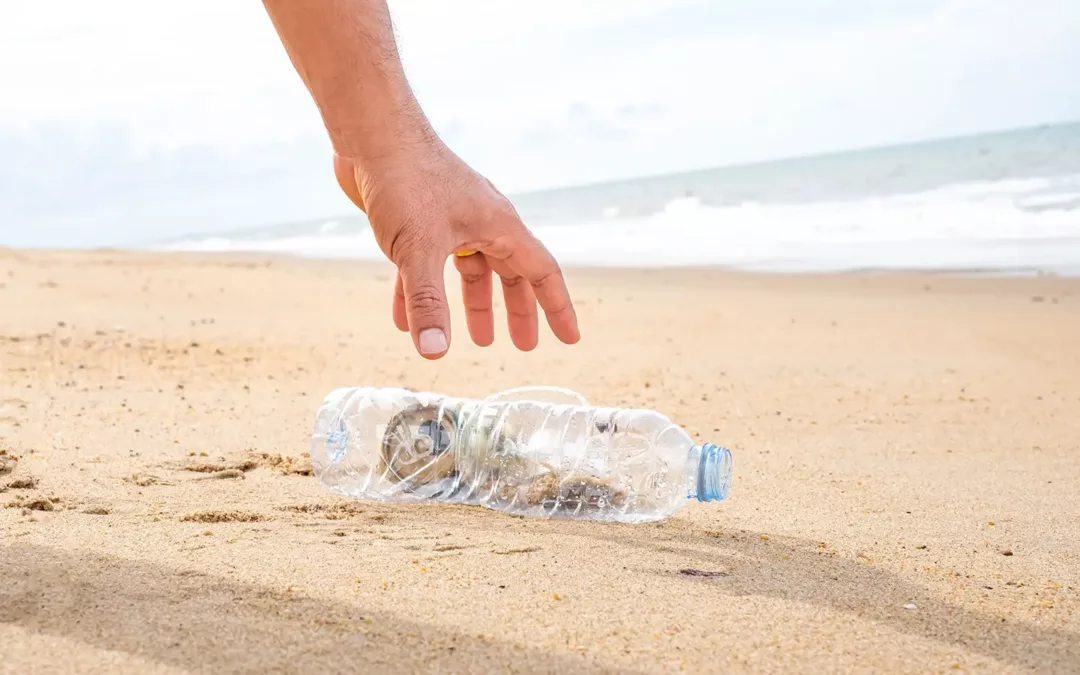 Fensa te invita a ser consciente de la utilización del plástico y del cuidado de las playas