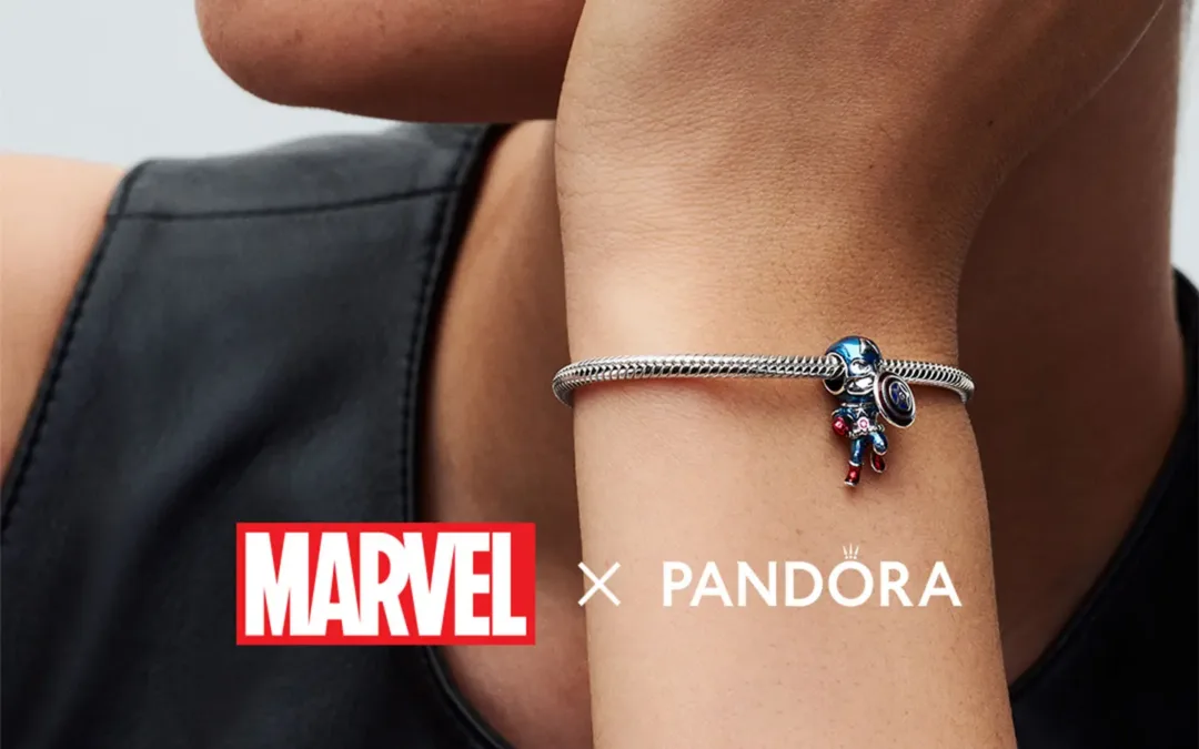 Celebra la fuerza de Capitán América con el nuevo charm de la colección Marvel x Pandora