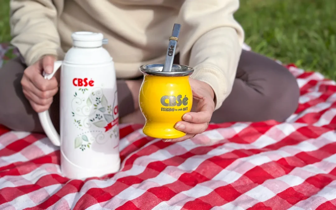 “Tómatelo como querai” en estas Fiestas Patrias: el mate gana terreno entre los jóvenes chilenos