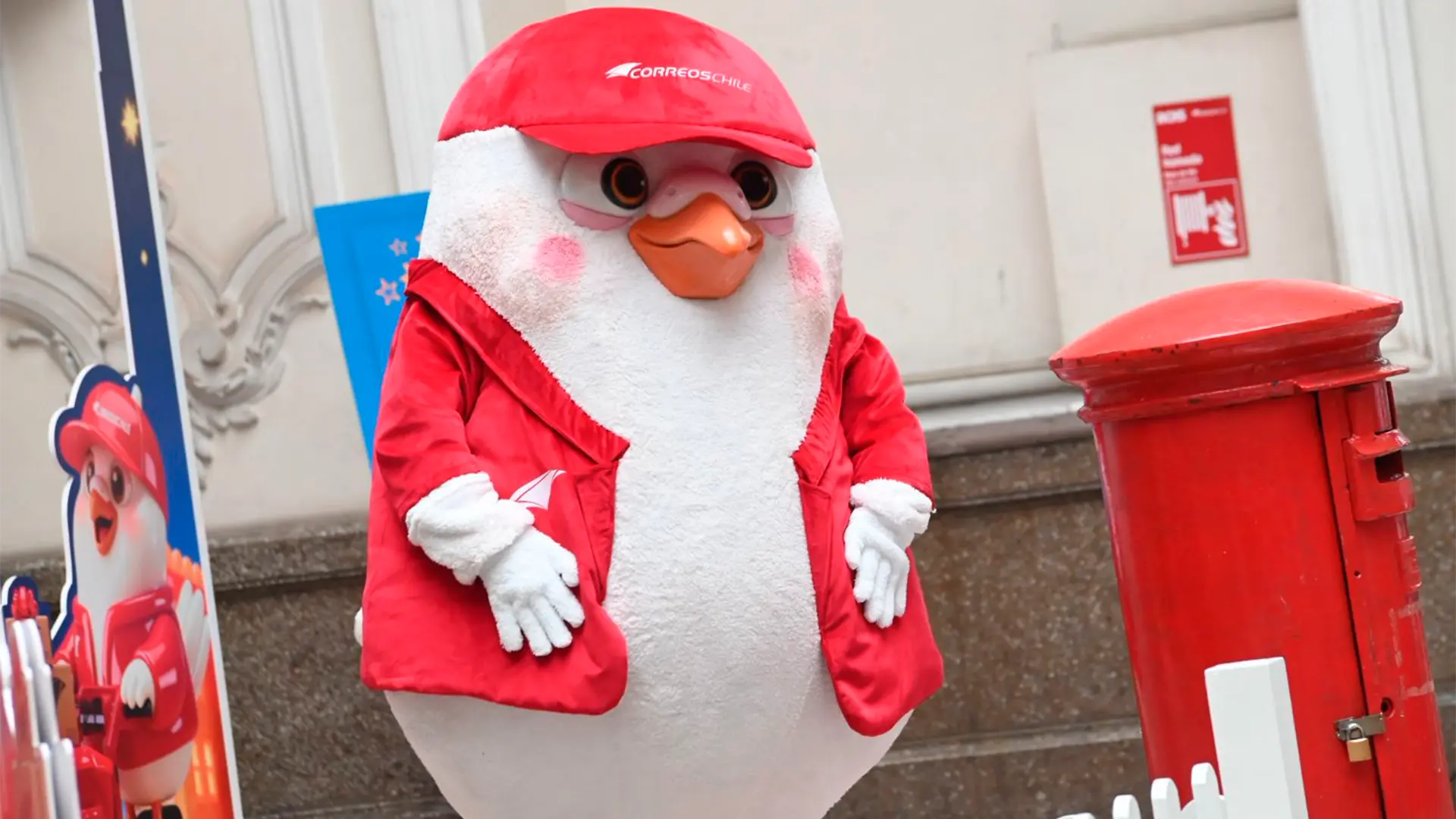 CorreosChile lanzó su campaña de Navidad 2025 “Apadrina un Sueño”