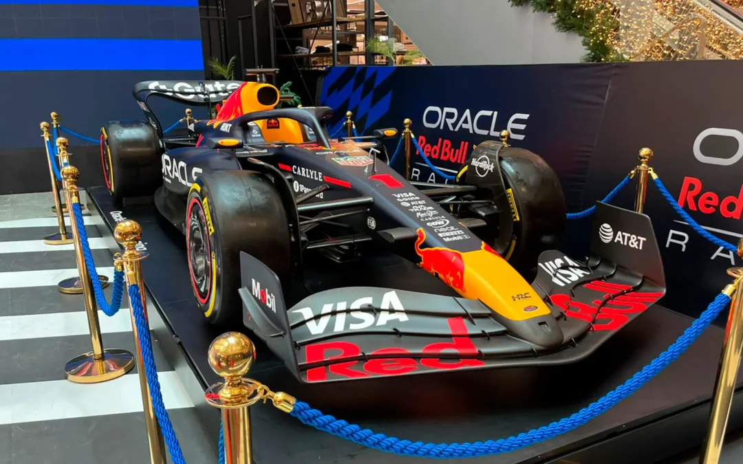 Falabella exhibe el auto oficial de Oracle RedBull Racing