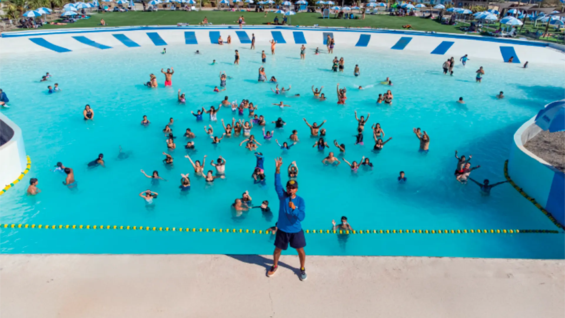 ¡Ya abrió Aviva Santiago! el parque acuático familiar con olas, toboganes y descanso en el mismo lugar