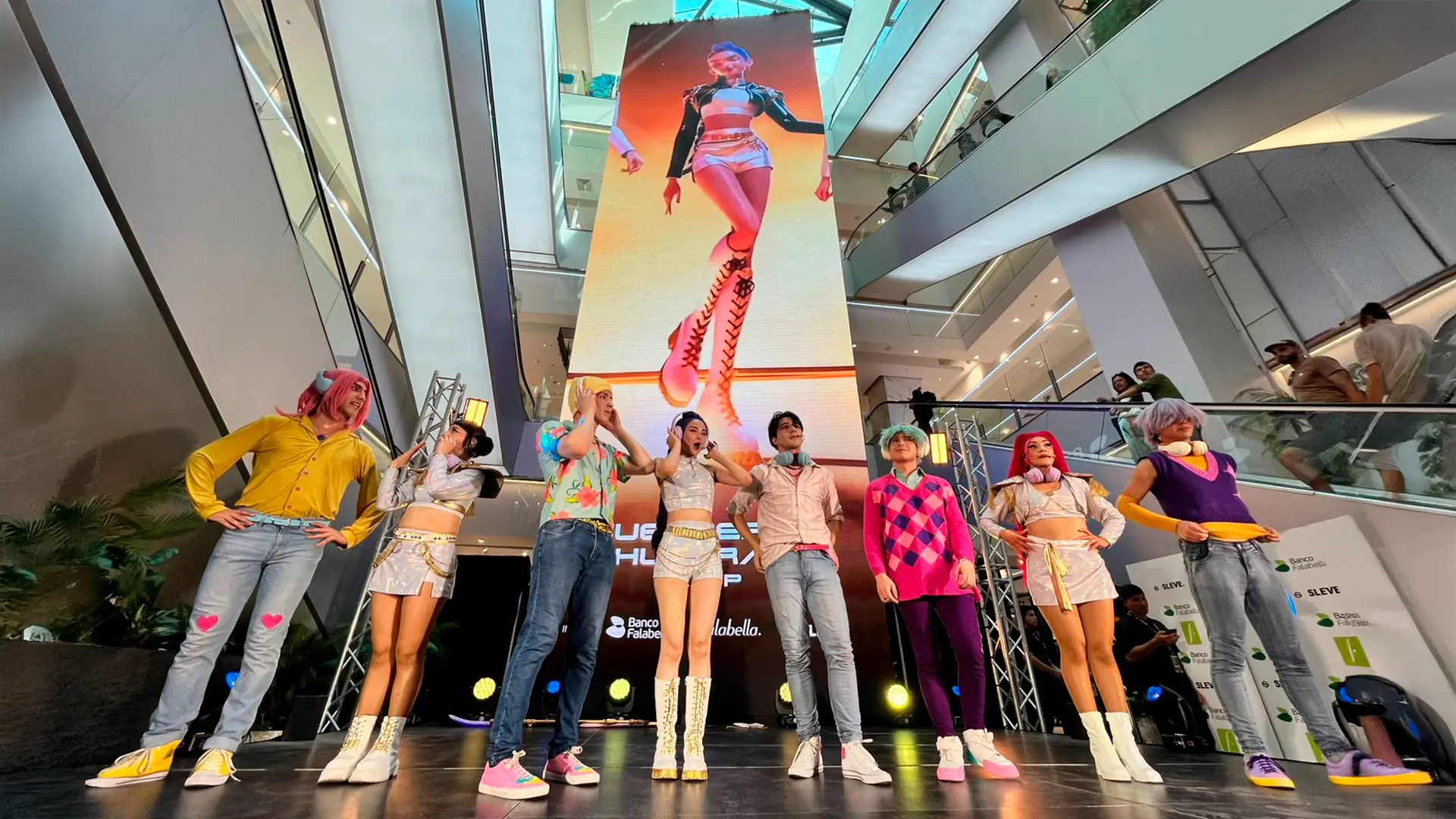 El fenómeno de Las Guerreras K-Pop llegó a Falabella con exitosos shows en vivo